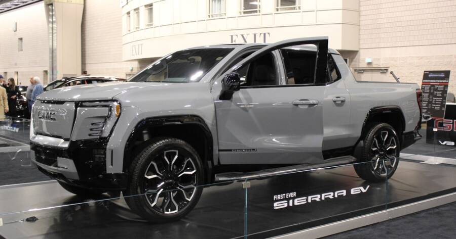 What Makes the 2026 Sierra a Towing Leader?